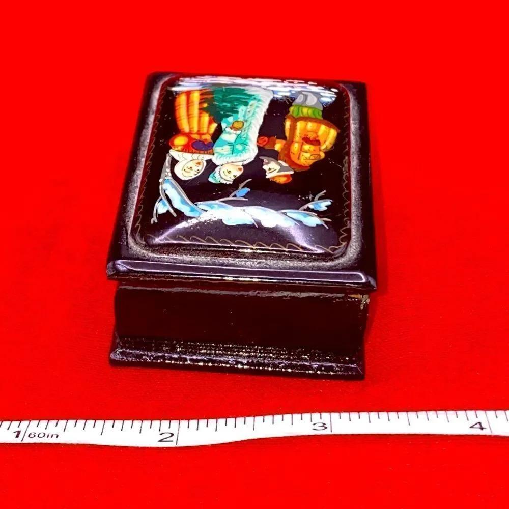 Wooden trinket box with no markings on bottom